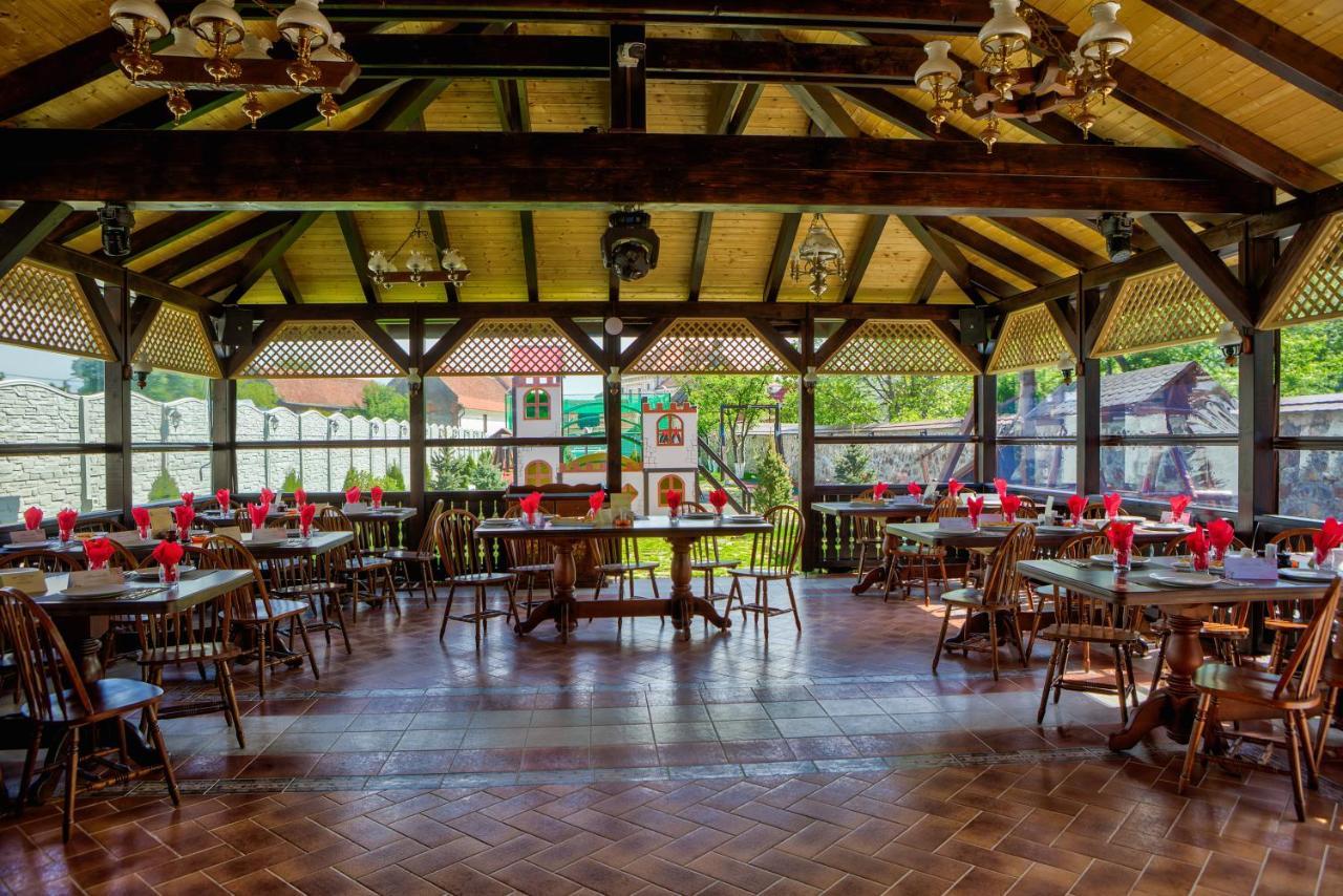 Hotel Conacul Ambient à Cristian  Extérieur photo