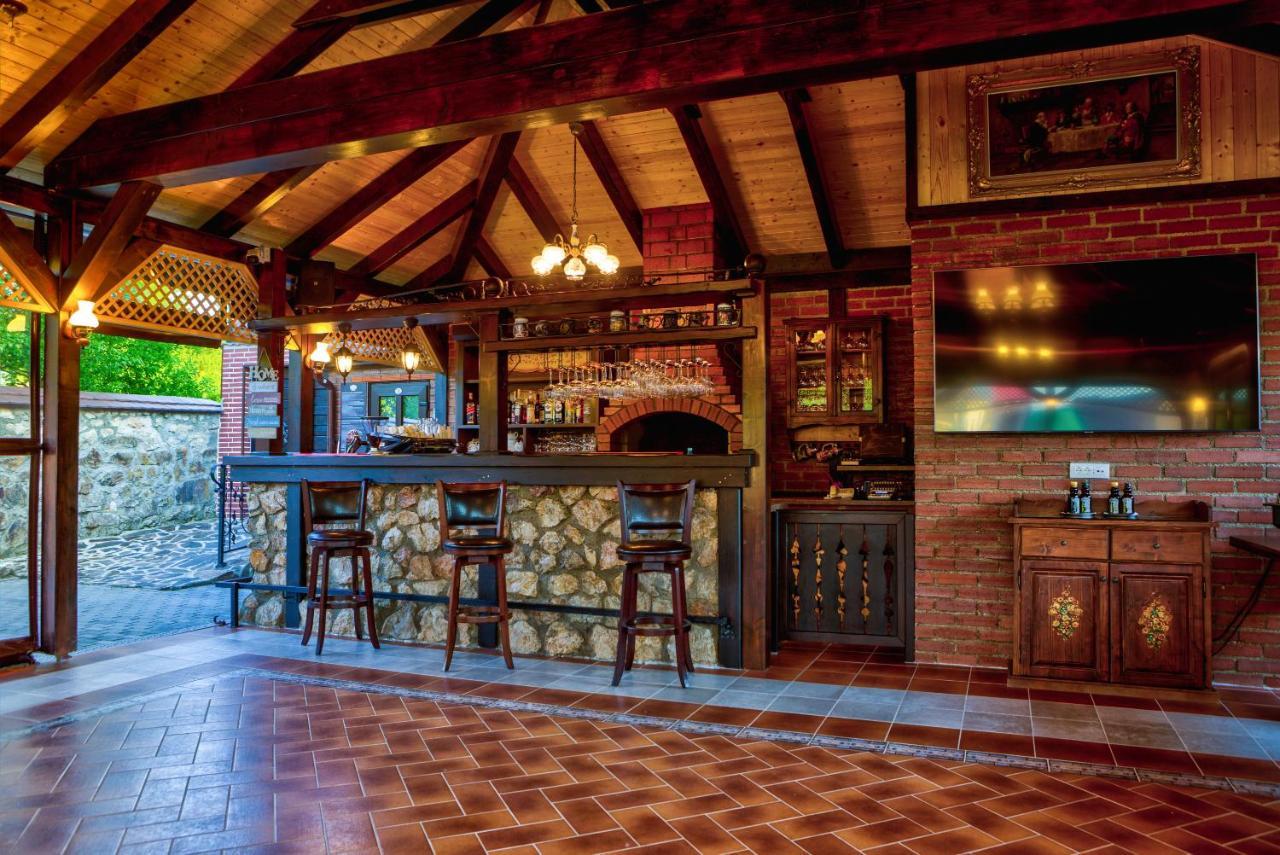 Hotel Conacul Ambient à Cristian  Extérieur photo