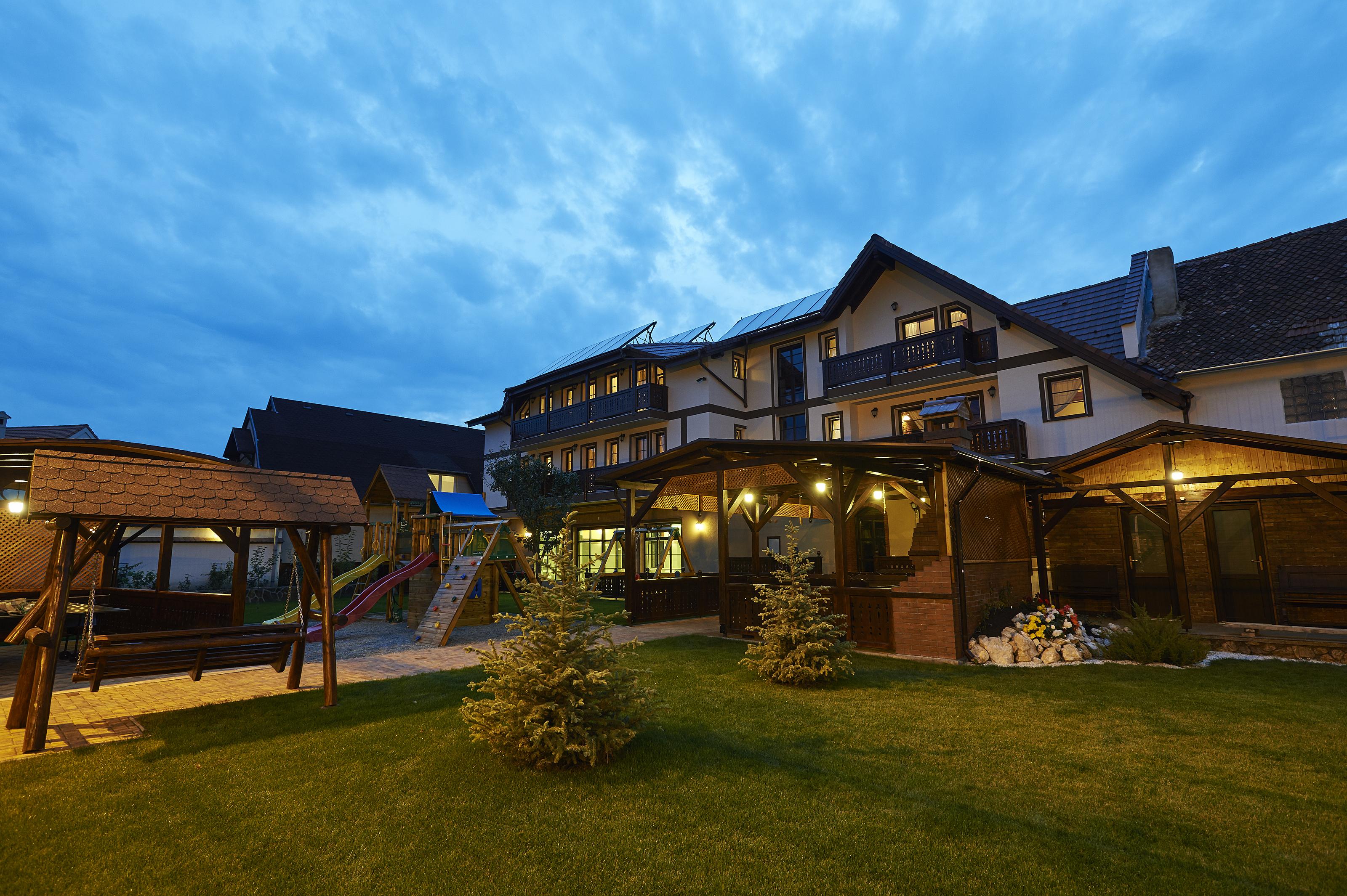 Hotel Conacul Ambient à Cristian  Extérieur photo